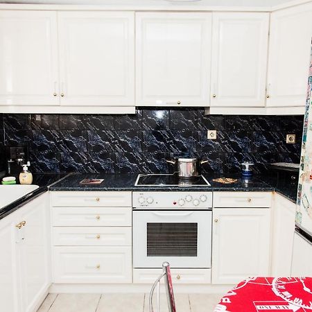 Sunny Apartment Near Metro Station Atene Esterno foto